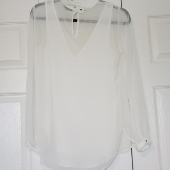 2 BLOUSE BUNDLE - Picture 3 of 6